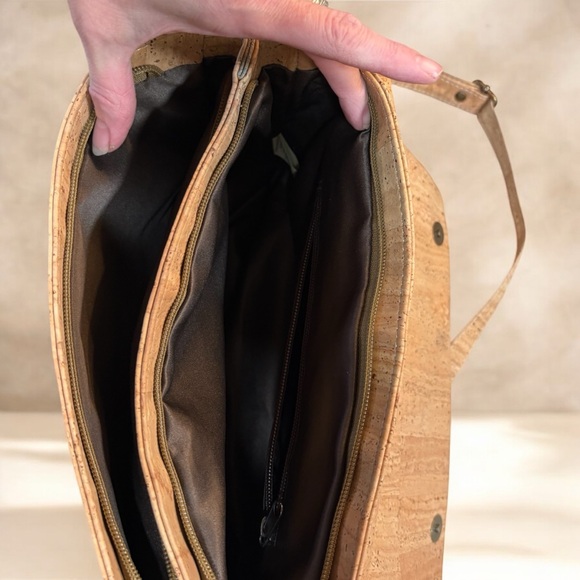 Montado Natural Cork Messenger Bag – NWT - Picture 4 of 5